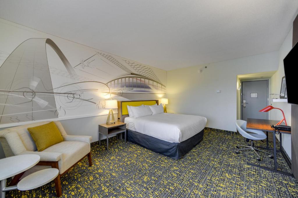 Saint Louis Airport Hotel - King Room
