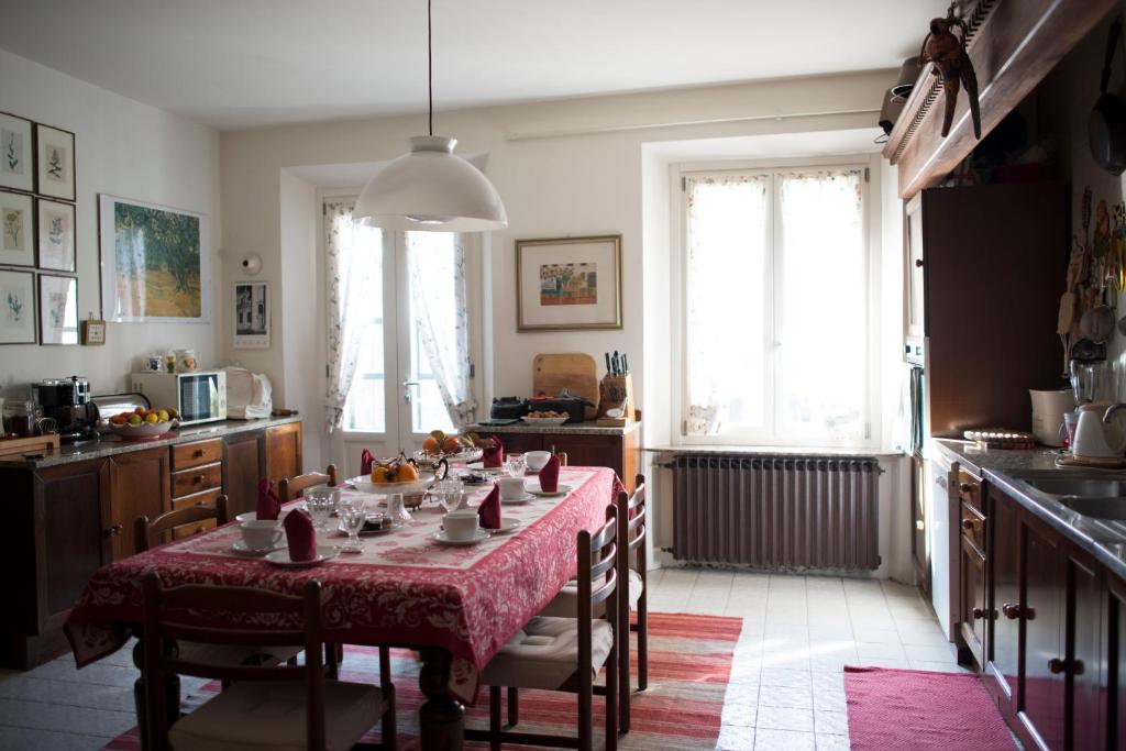Kuchyň nebo kuchyňský kout v ubytování Palazzo Arrivabene B&B