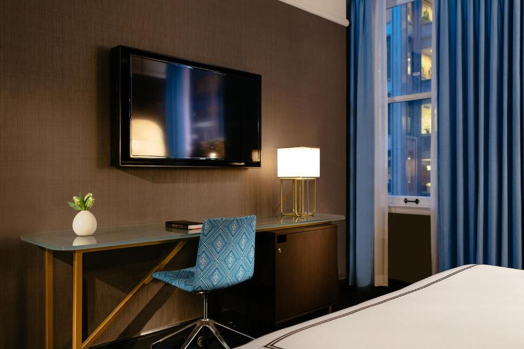 Kimpton Gray Hotel Chicago by IHG - Premium King Room Mit Einweichenwanne