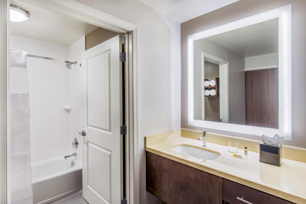 Staybridge Suites Charlottesville Airport by IHG photo