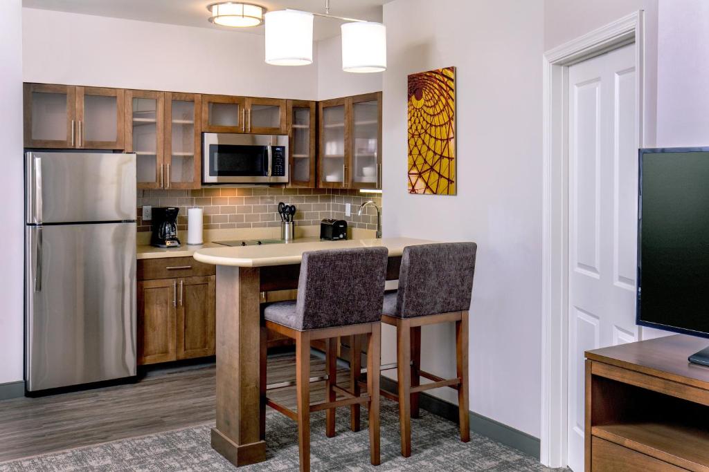Staybridge Suites Charlottesville Airport by IHG - Suite - Rolstoeltoegankelijke Douche/Rookvrij