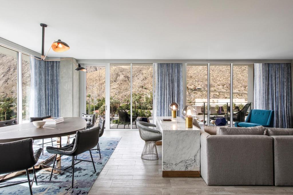 Posezení v ubytování Kimpton Rowan Palm Springs Hotel by IHG
