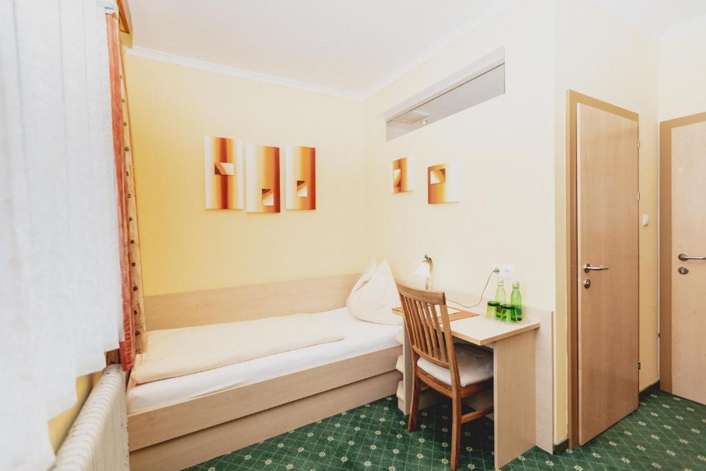 Postel nebo postele na pokoji v ubytování Gasthof Berghof