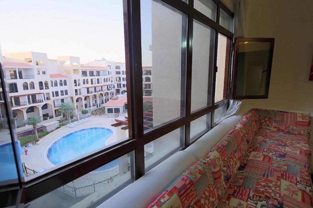 Pool view luxurious 1BR Loft in the heart of Dubai