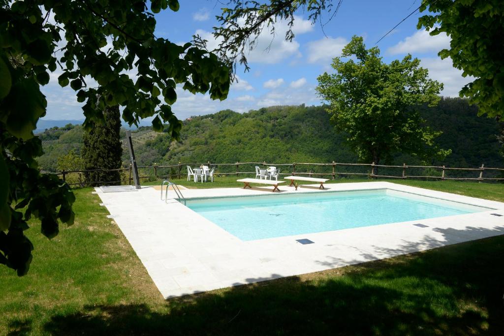 Bazén v ubytování Casa Vacanze Podere Ugolini nebo v jeho okolí