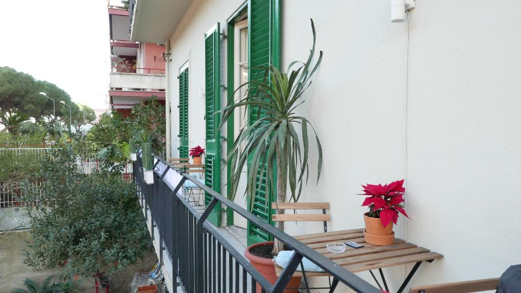 Balkón nebo terasa v ubytování Three Rooms
