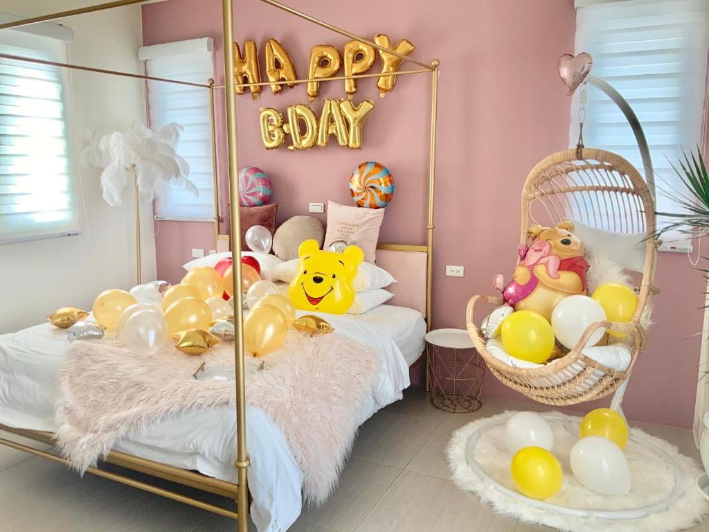 Postel nebo postele na pokoji v ubytování Burano Yellow Villa