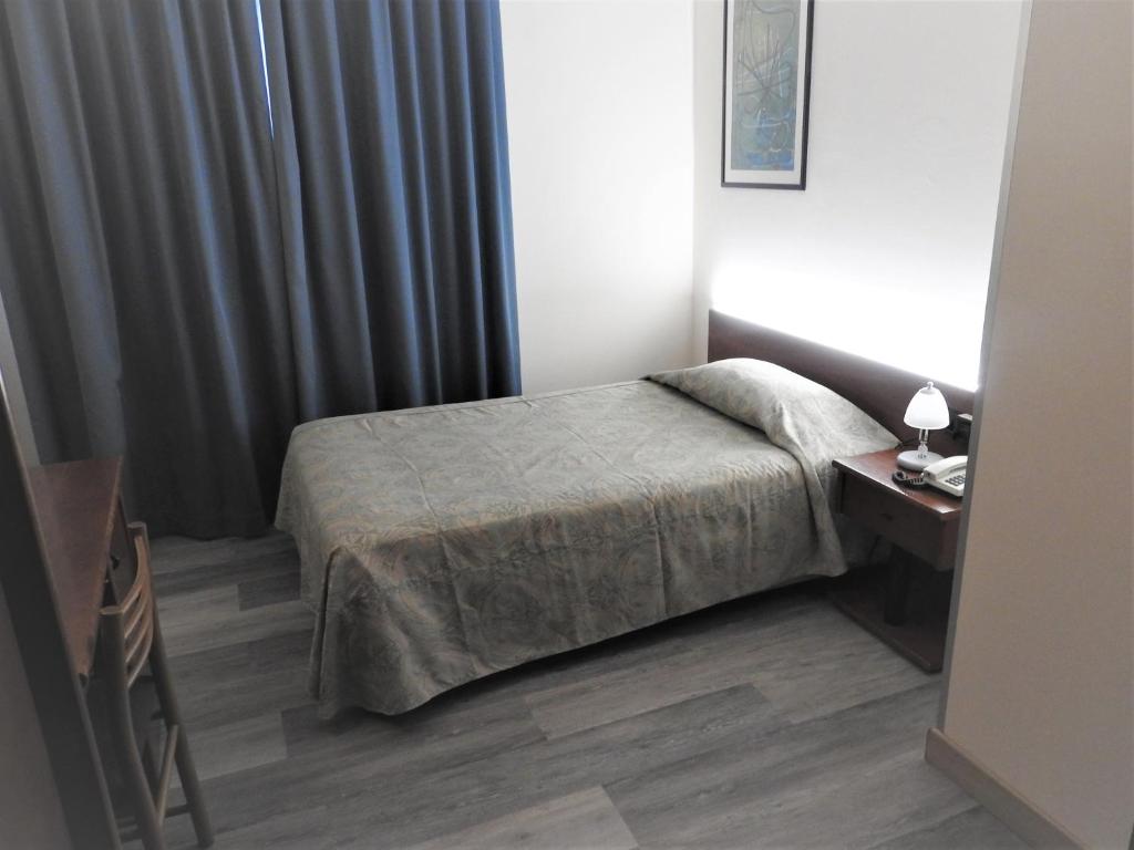Posteľ alebo postele v izbe v ubytovaní Albergo Centrale