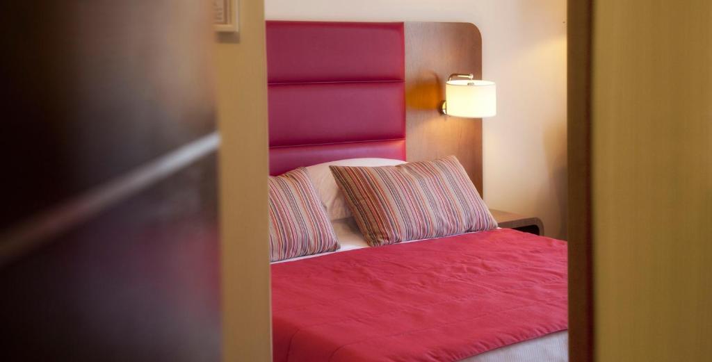 Łóżko lub łóżka w pokoju w obiekcie Hotel Plaza