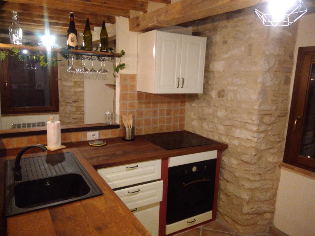 Kuchnia lub aneks kuchenny w obiekcie L'ALPACA DELLA ROSSA - AGRITURISMO