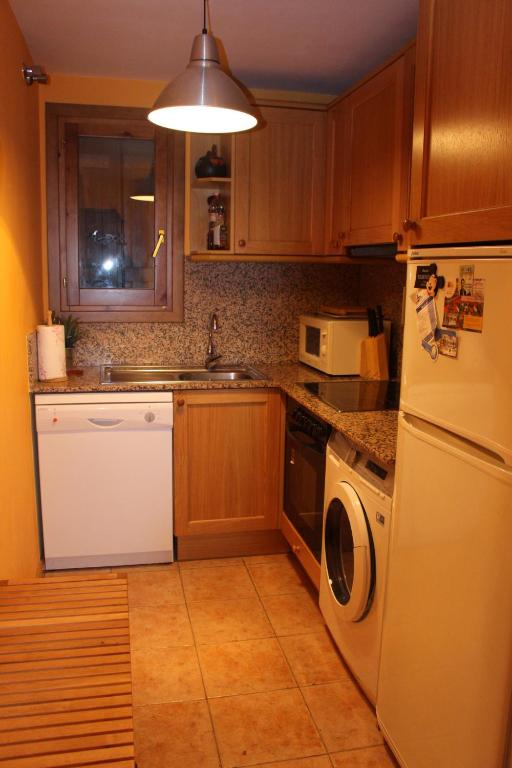 Kuchyň nebo kuchyňský kout v ubytování Apartamentos Ball Benas Edificio Mirador