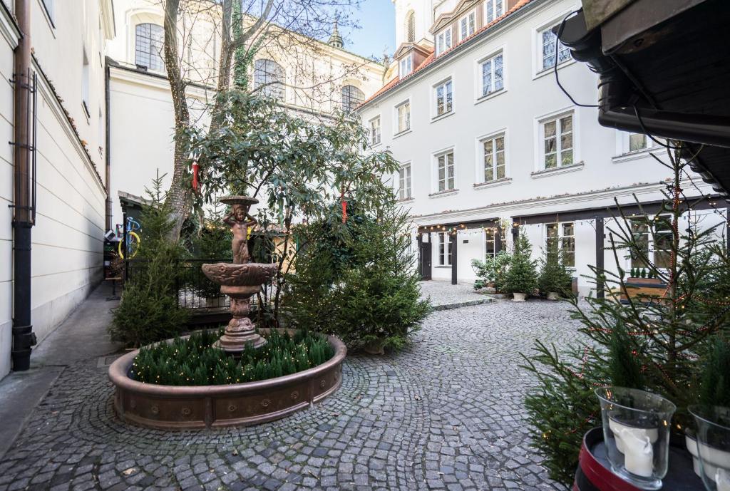 Old Town Heart VII - TheBarbican - 3