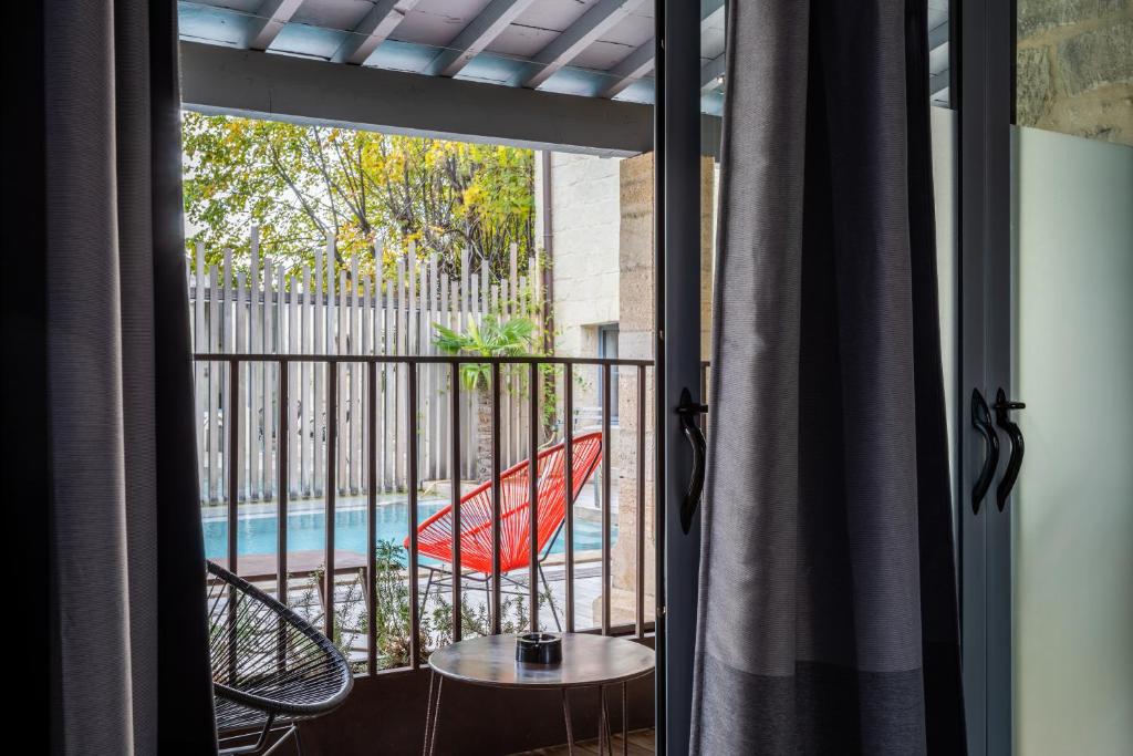 Bazén v ubytování Boutique Hôtel Entraigues nebo v jeho okolí