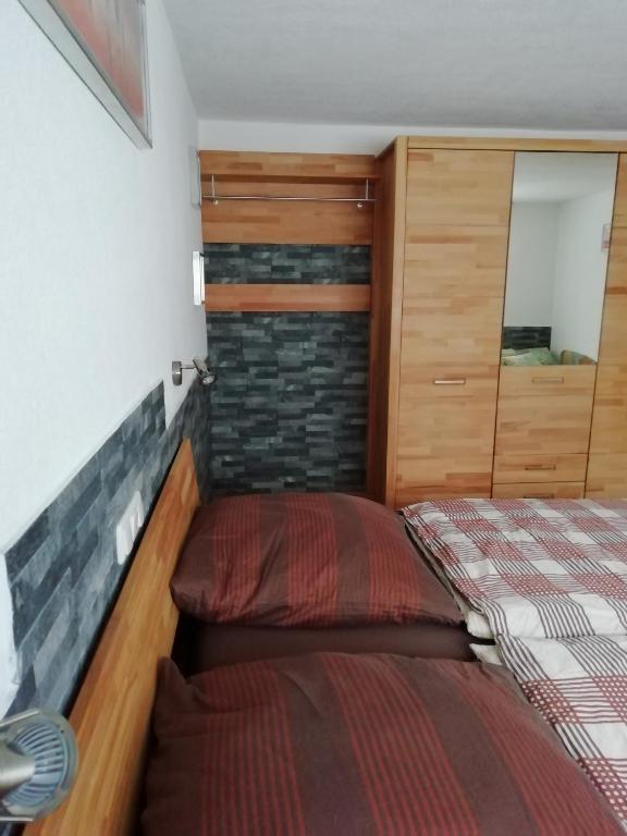 A bed or beds in a room at Gästehaus Alberta