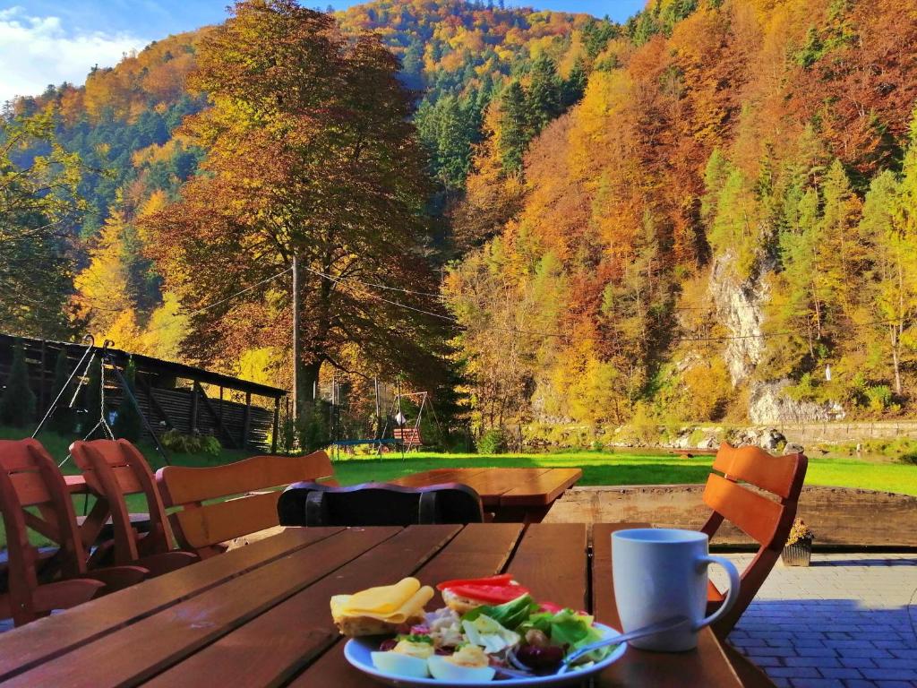 Nespecifikovaný výhled na hory nebo výhled na hory při pohledu z aparthotelu