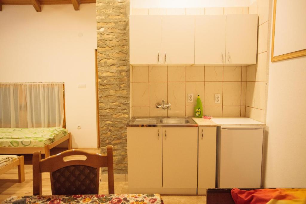 Kuchyň nebo kuchyňský kout v ubytování Holiday Home Jazacka Bajka