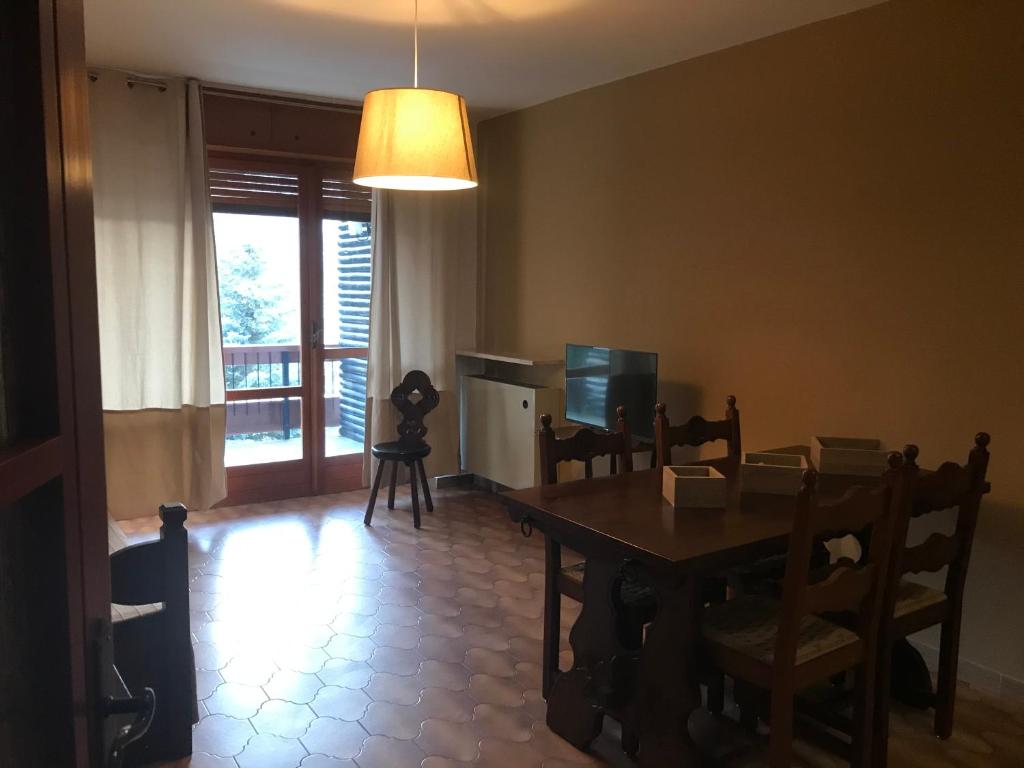 a dining room with a table and a television at Grand Chalet in Pragelato