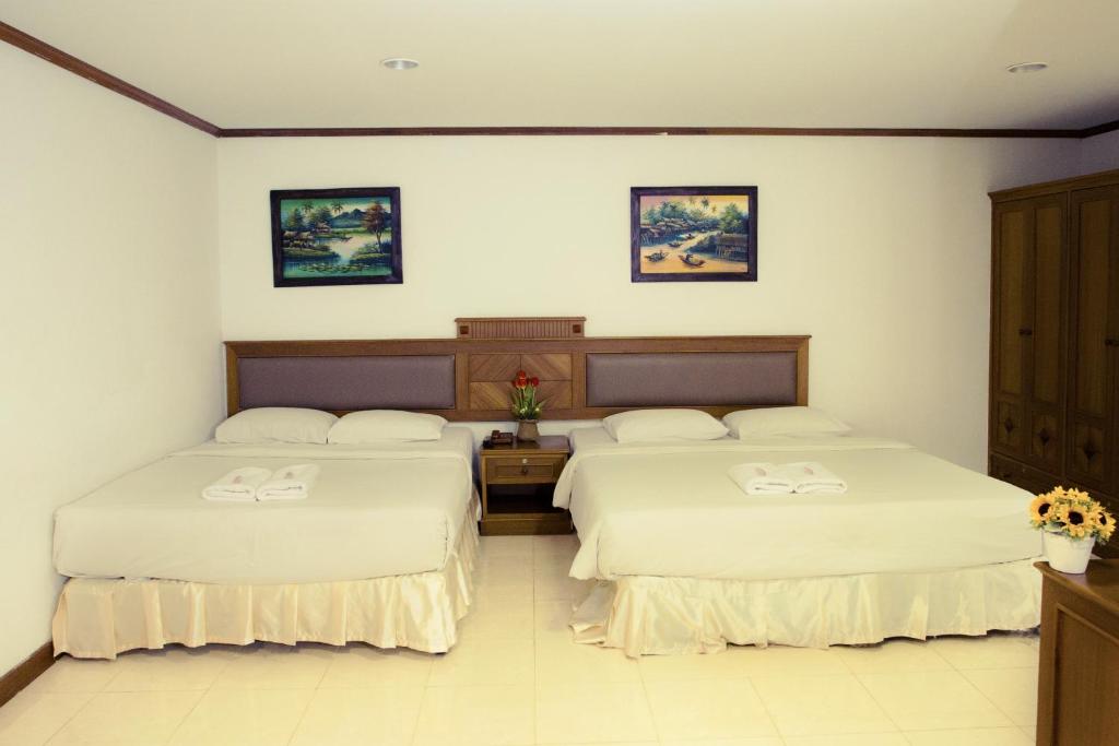 Postel nebo postele na pokoji v ubytování The Residence Hotel -SHA Extra Plus