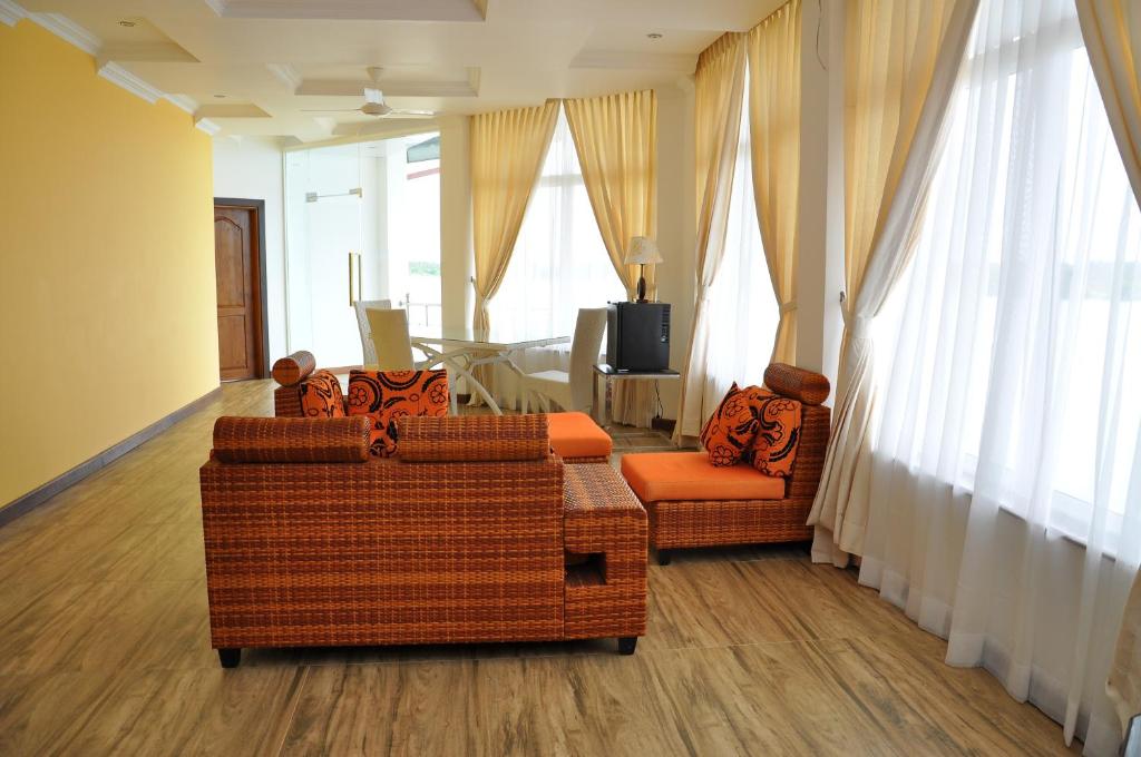 Posezení v ubytování Hotel East Lagoon