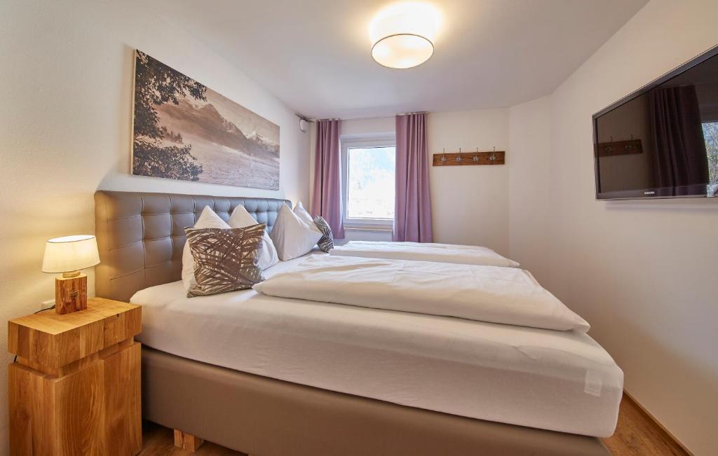 Postel nebo postele na pokoji v ubytování Apartments Lakeside 29 Zell am See