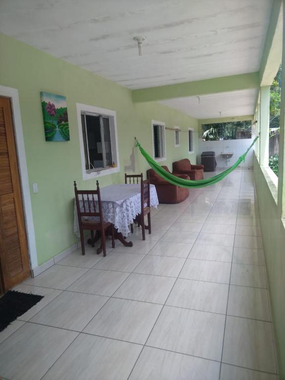  casa com dois quartos churrasqueira wi-fi e estacionamento para dois carros