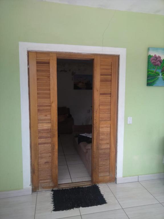  casa com dois quartos churrasqueira wi-fi e estacionamento para dois carros