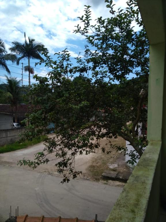  casa com dois quartos churrasqueira wi-fi e estacionamento para dois carros