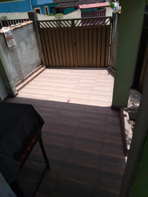  casa com dois quartos churrasqueira wi-fi e estacionamento para dois carros