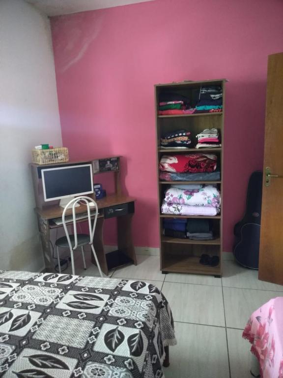  casa com dois quartos churrasqueira wi-fi e estacionamento para dois carros