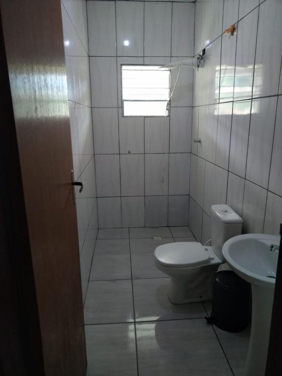  casa com dois quartos churrasqueira wi-fi e estacionamento para dois carros