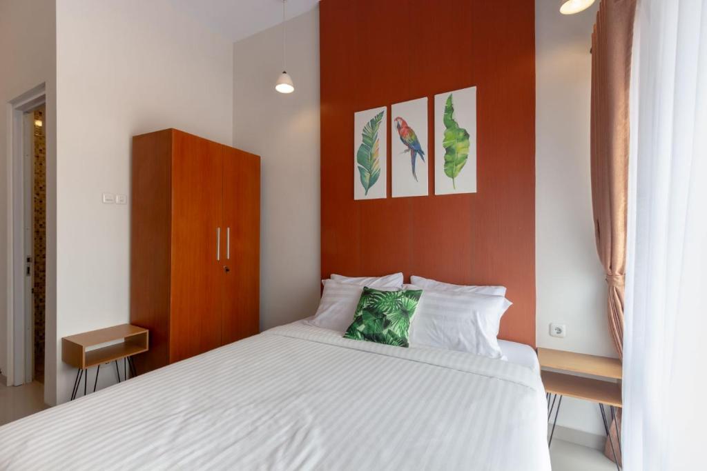 Una cama o camas en una habitación de Omah Manis