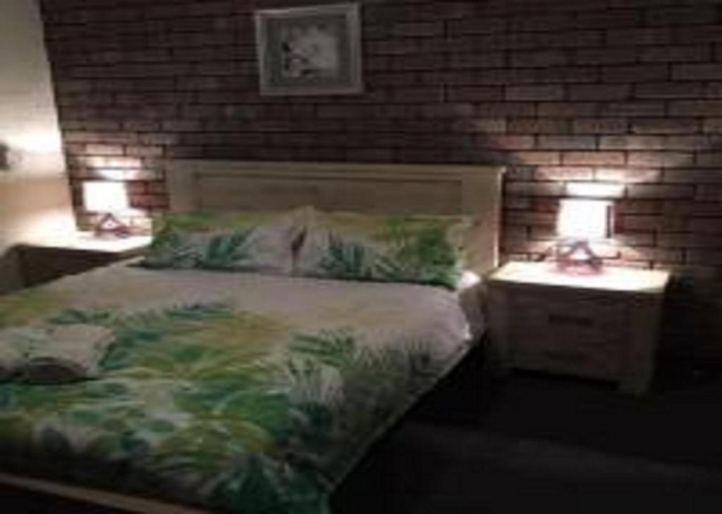 A bed or beds in a room at Geraldton Holliday Villas