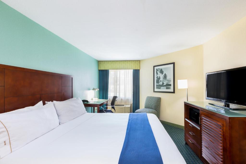 GreenTree Inn San Diego Mission Bay photo