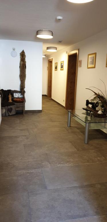 TV a/nebo společenská místnost v ubytování Hotel Garni Jägerheim