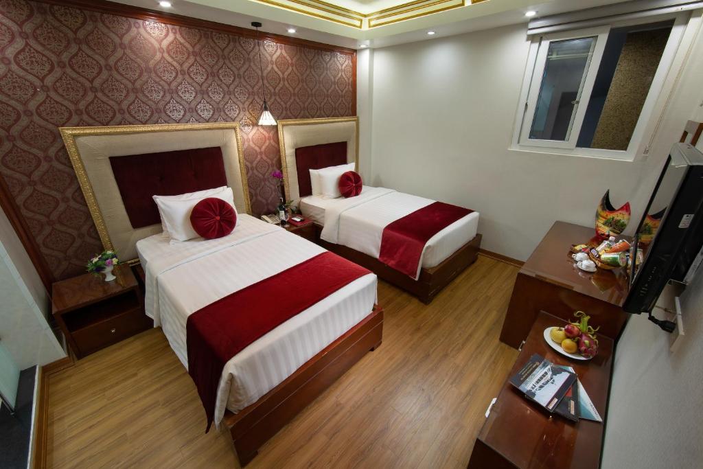 Postel nebo postele na pokoji v ubytování Hanoi Lotus Boutique Hotel