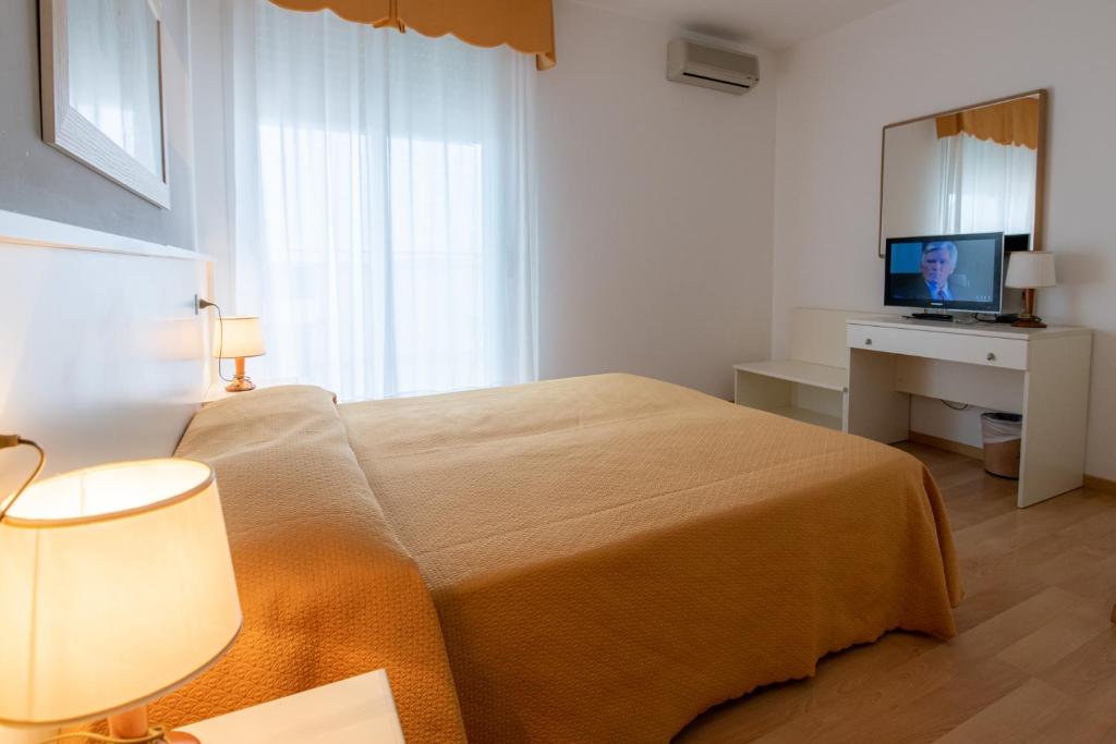 Postel nebo postele na pokoji v ubytování Hotel Parigi