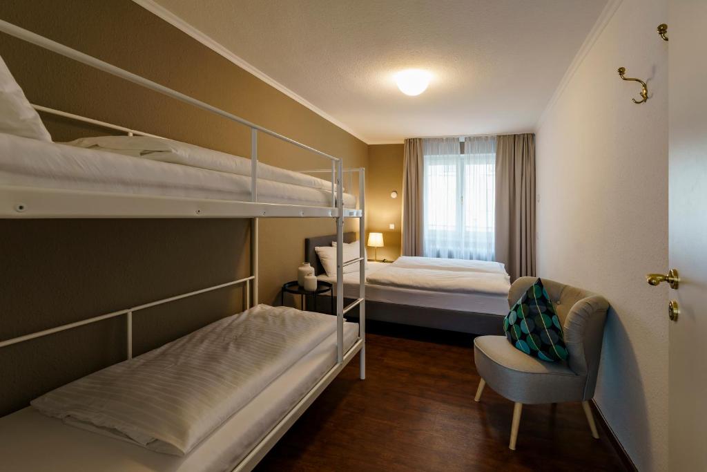 Postel nebo postele na pokoji v ubytování Hotel Rappen am Münsterplatz