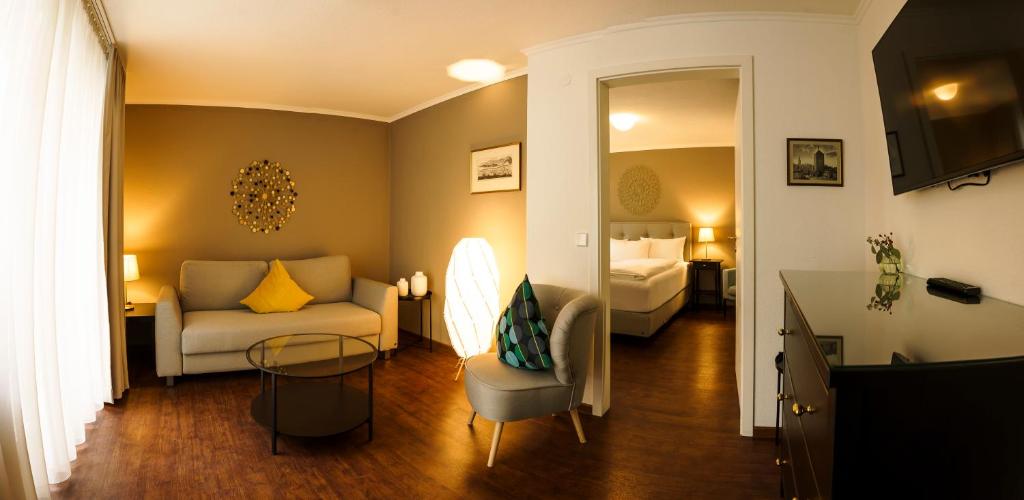 TV a/nebo společenská místnost v ubytování Hotel Rappen am Münsterplatz