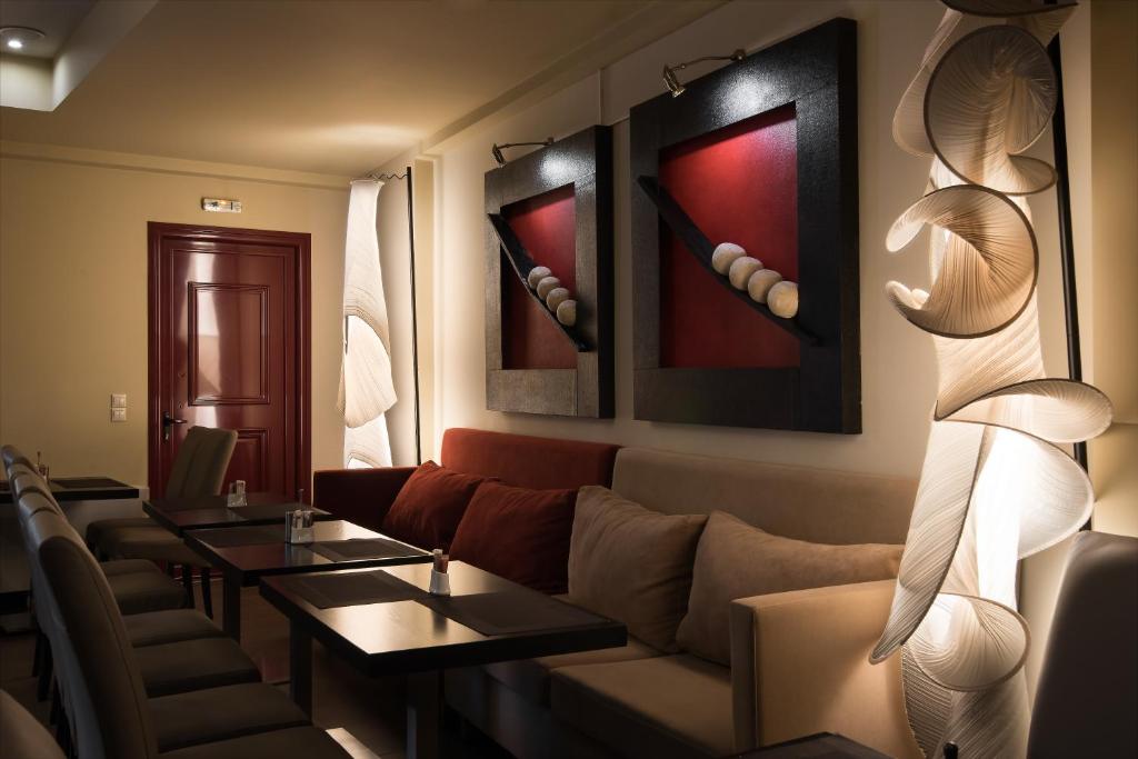 Część wypoczynkowa w obiekcie Lagadia 4 Seasons Hotel