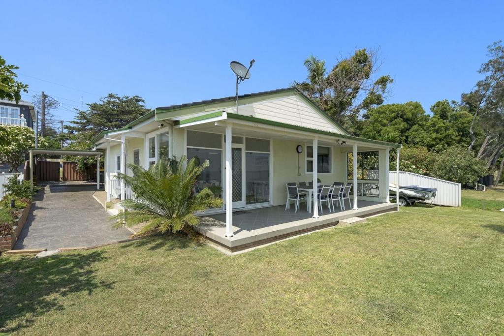 Toukley Lakefront House,Toukley