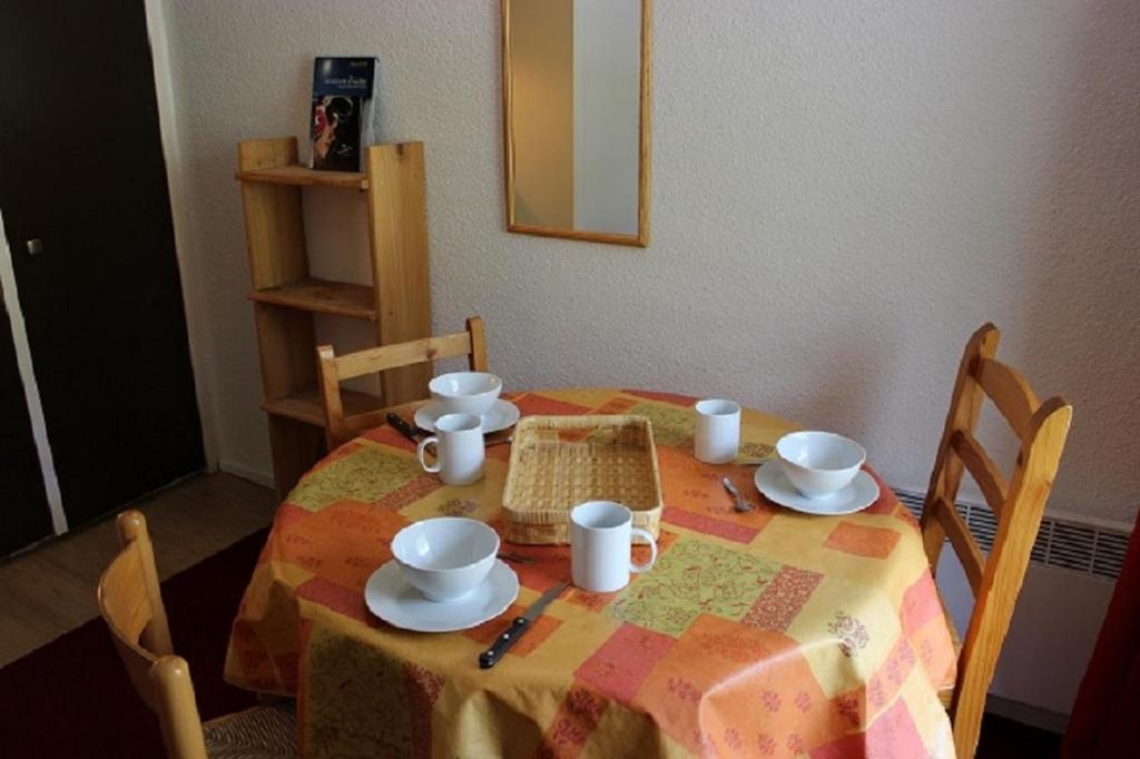 Příslušenství pro přípravu čaje a kávy v ubytování Roche Blanche Appartements VTI
