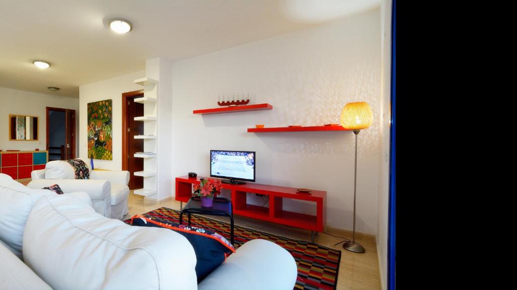 TV a/nebo společenská místnost v ubytování Apartment La Marina Sea Views with terrace By PVL