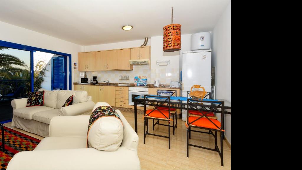 Kuchyň nebo kuchyňský kout v ubytování Apartment La Marina Sea Views with terrace By PVL
