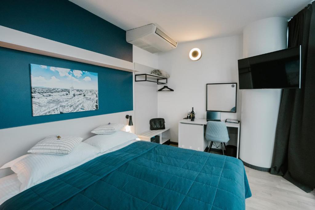 
Double or Twin Room with City View

