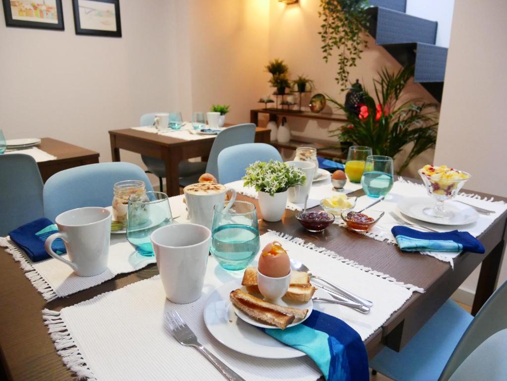 Comida no cama e café (B&B) ou em algum lugar perto