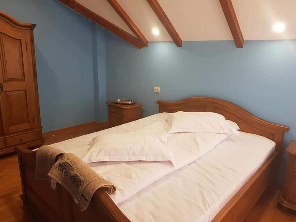 Vila Grecu - Deluxe Double Room With Balcony