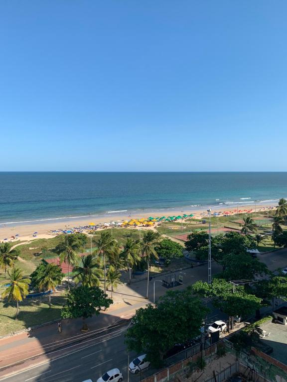 una vista aérea de la playa y del océano en Flat em Recife a beira-mar de Boa Viagem, en Recife