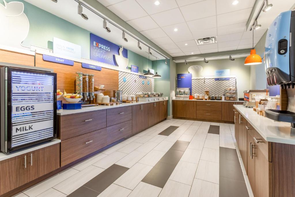 Holiday Inn Express & Suites - Florence - Cincinnati Airport by IHG photo