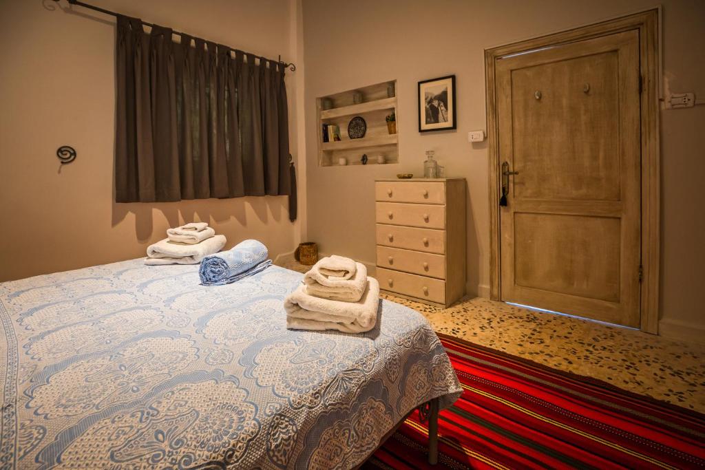 Postel nebo postele na pokoji v ubytování Beit Al Baraka