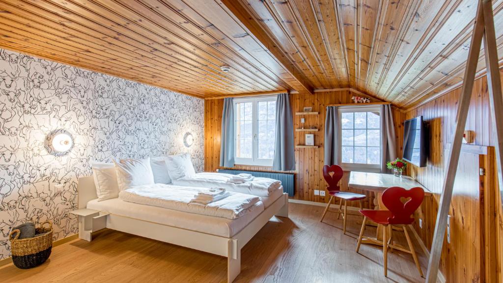 Postel nebo postele na pokoji v ubytování Gasthaus Brünig Kulm